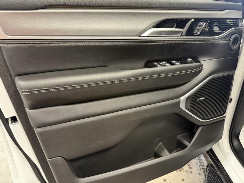2027 Jeep Grand Wagoneer Long Wheelbase 4x4Image 19