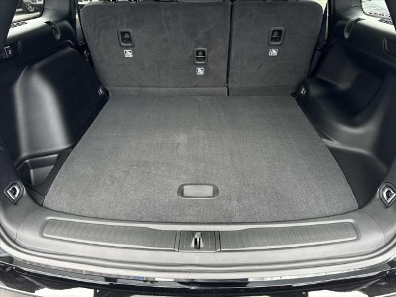 New 2026 Jeep Grand Cherokee Laredo 4x2