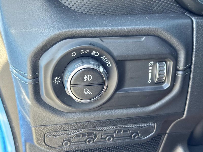 New 2026 Jeep Gladiator Mojave 4x4