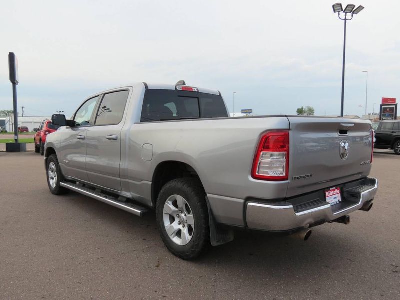 Used 2022 RAM 1500 Big Horn 4x4 4dr Crew Cab 6.4 ft. SB PickupImage 4