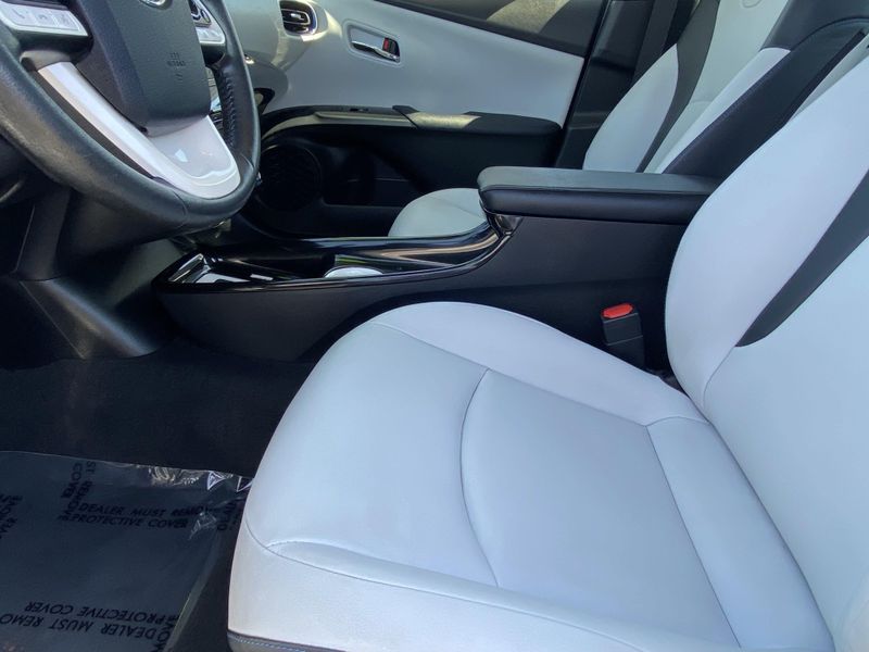 2016 Toyota Prius Three TouringImage 17