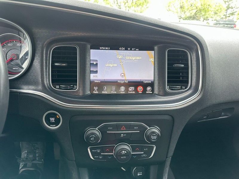 2016 Dodge Charger SXTImage 8