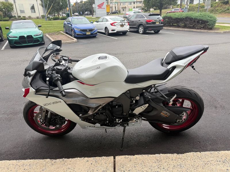 2024 Kawasaki Ninja ZX-6R ABSImage 2