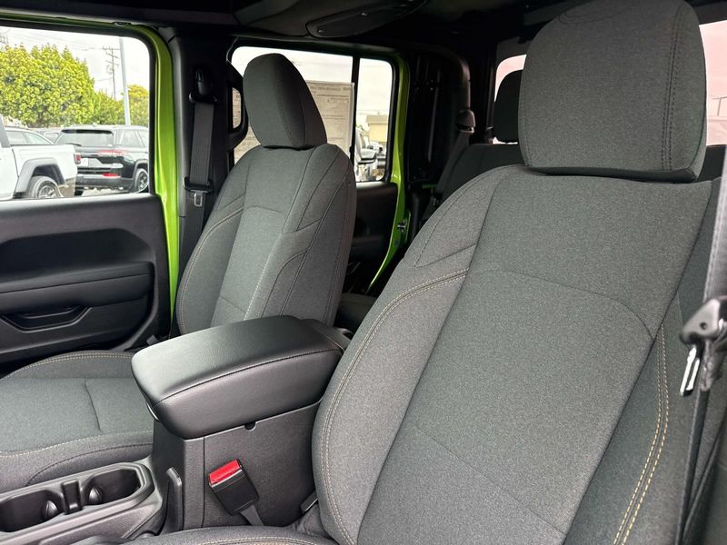 New 2026 Jeep Gladiator Sport S 4x4