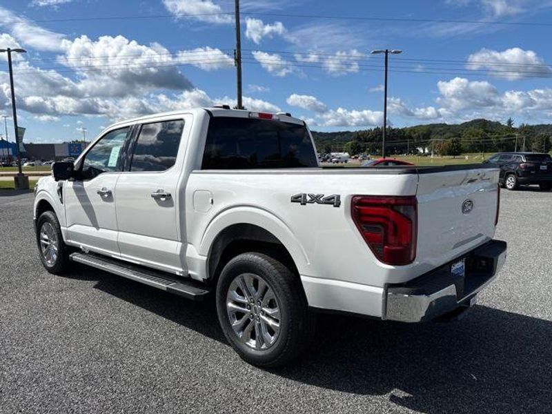 2025 Ford F-150 Lariat photo 3