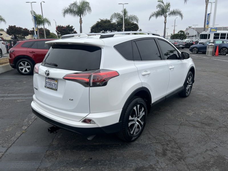 2016 Toyota RAV4 LEImage 3