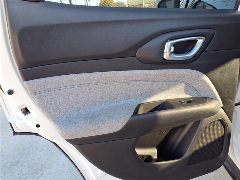 Used 2023 Jeep Compass LatitudeImage 11