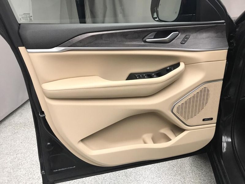 Used 2023 Jeep Grand Cherokee LimitedImage 8