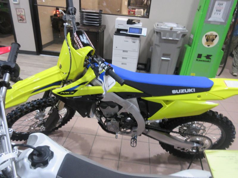 NEW 2027 SUZUKI RM-Z250 Image 3