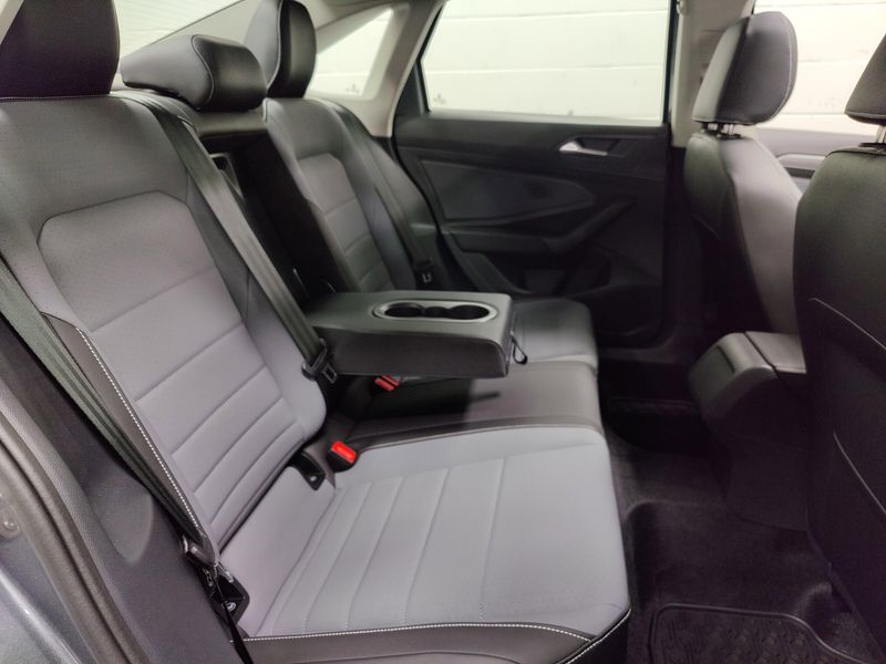 Used 2025 Volkswagen Jetta SE w/SunroofImage 13