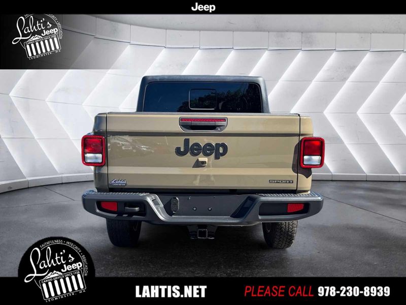 2020 Jeep Gladiator Sport S photo 4