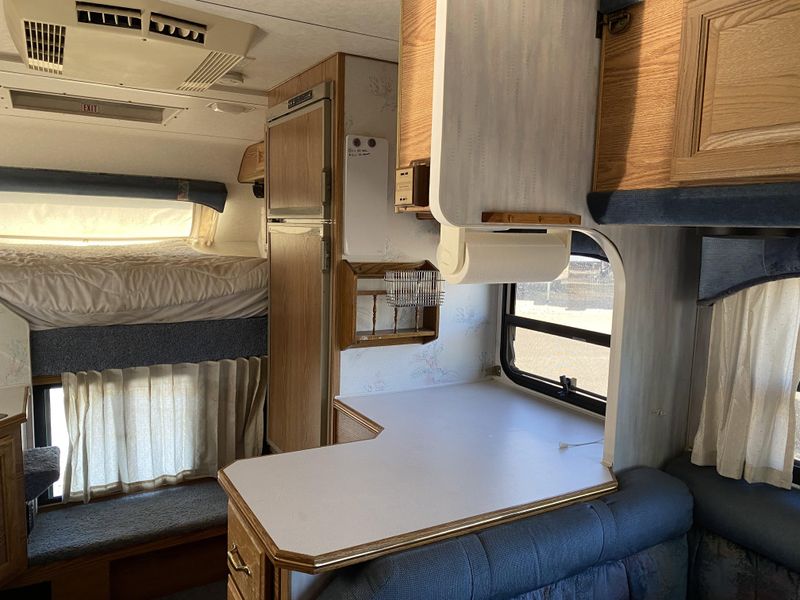 1994 LANCE 880 CAMPER Image 8