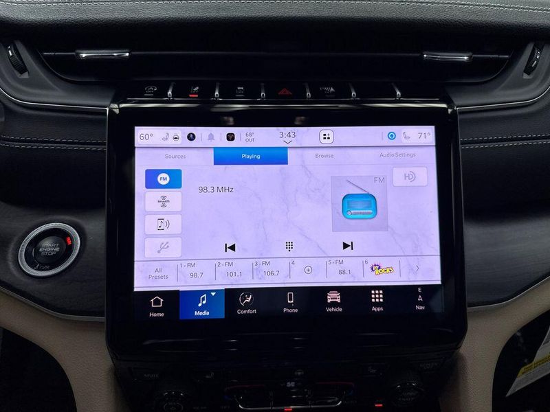 New 2025 Jeep Grand Cherokee Limited 4x4Image 11