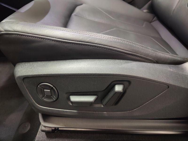 Used 2024 Audi Q3 S line Premium AWD w/ConvenienceImage 15