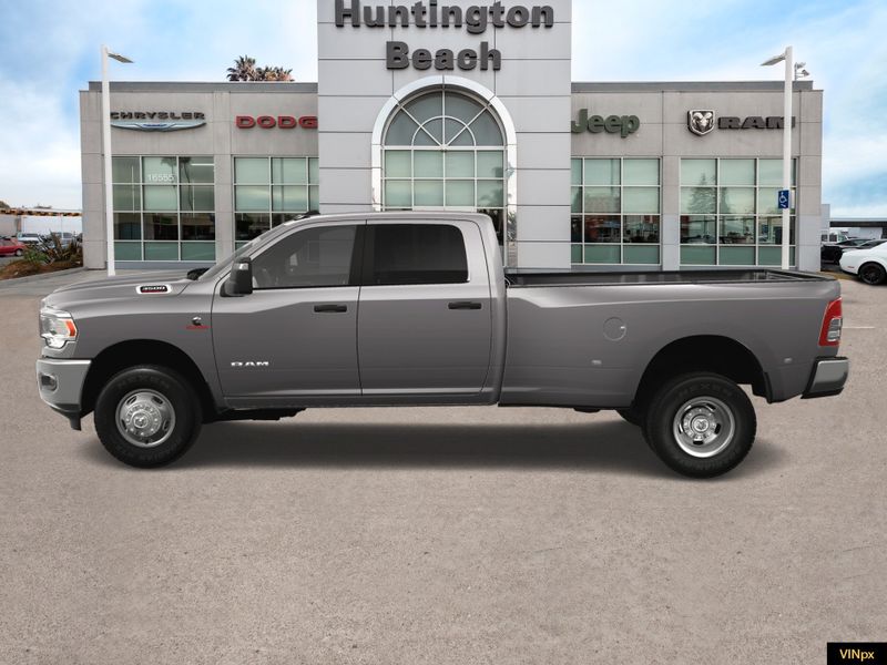 2023 RAM 3500 Big Horn Crew Cab 4x4 DullayImage 3