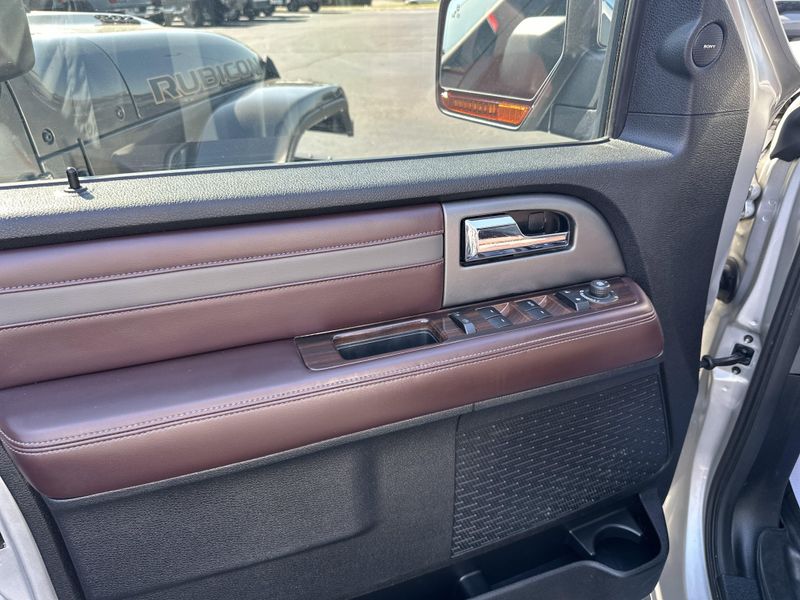 Used 2017 Ford Expedition PlatinumImage 28