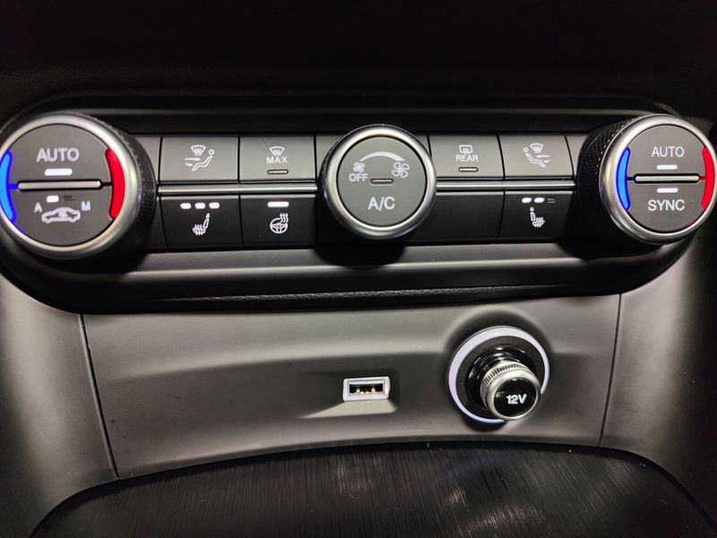 2024 Alfa Romeo Stelvio Q4 AWD w/Sunroof/NavImage 25