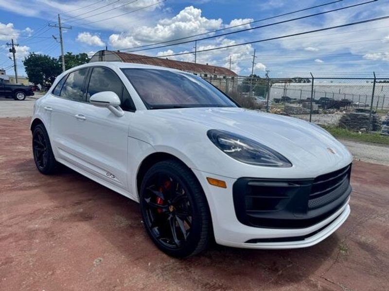 2022 Porsche Macan GTSImage 3