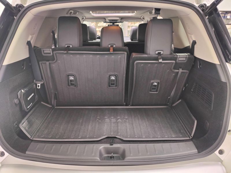 2023 Nissan Pathfinder Platinum V6 AWD BlackImage 17