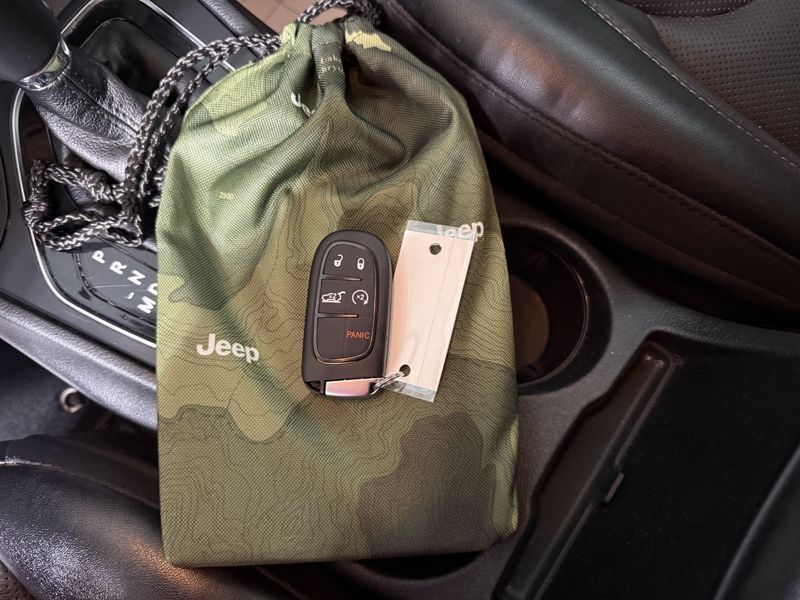 Used 2023 Jeep Cherokee Altitude LuxImage 21
