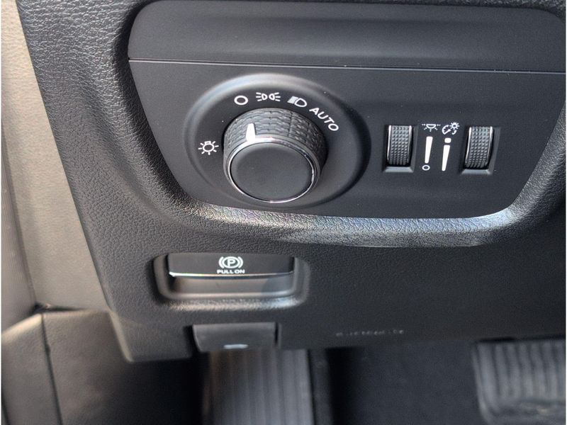 New 2027 Jeep Grand Cherokee L Laredo Altitude 4x2Image 27