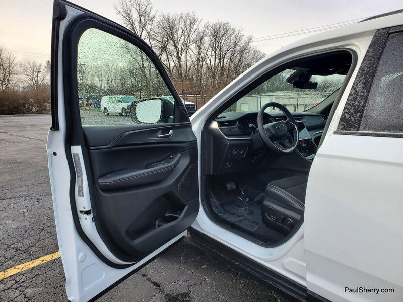 New 2025 Jeep Grand Cherokee L Altitude X 4x4