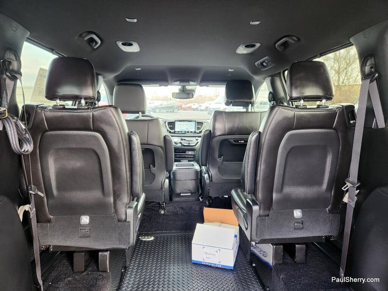 New 2026 Chrysler Pacifica Select