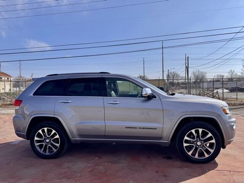 Used 2017 Jeep Grand Cherokee OverlandImage 4