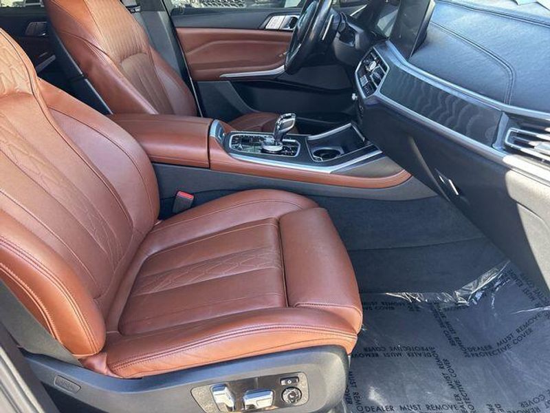 Used 2022 BMW X7 M50iImage 12