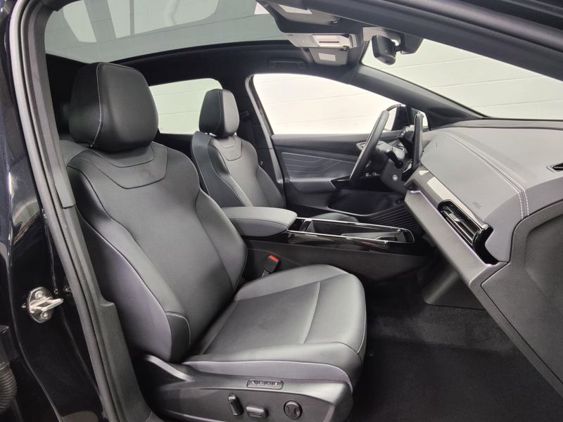 Used 2023 Volkswagen ID.4 Pro S 82kW Long Range w/Glass RoofImage 6