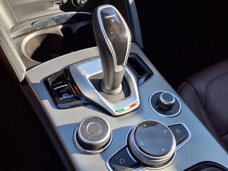 Used 2024 Alfa Romeo Stelvio TiImage 23