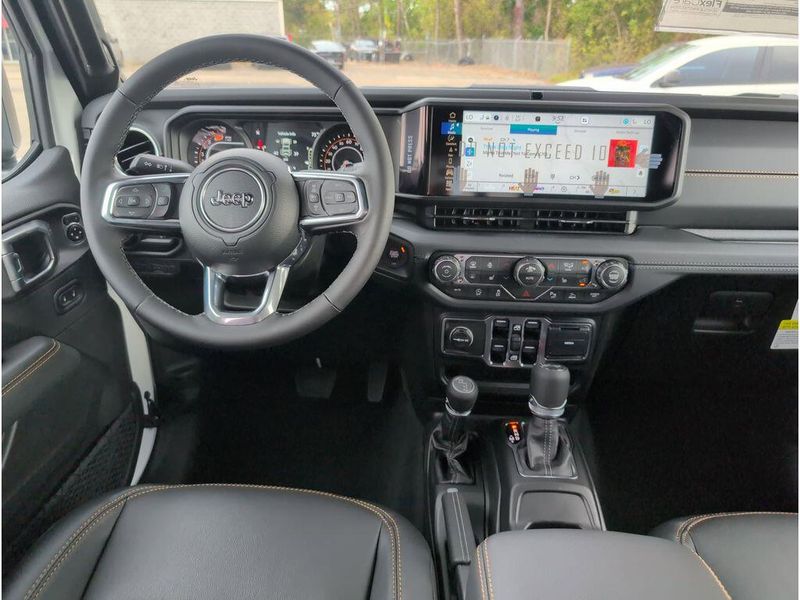 New 2026 Jeep Wrangler 4-door SaharaImage 35