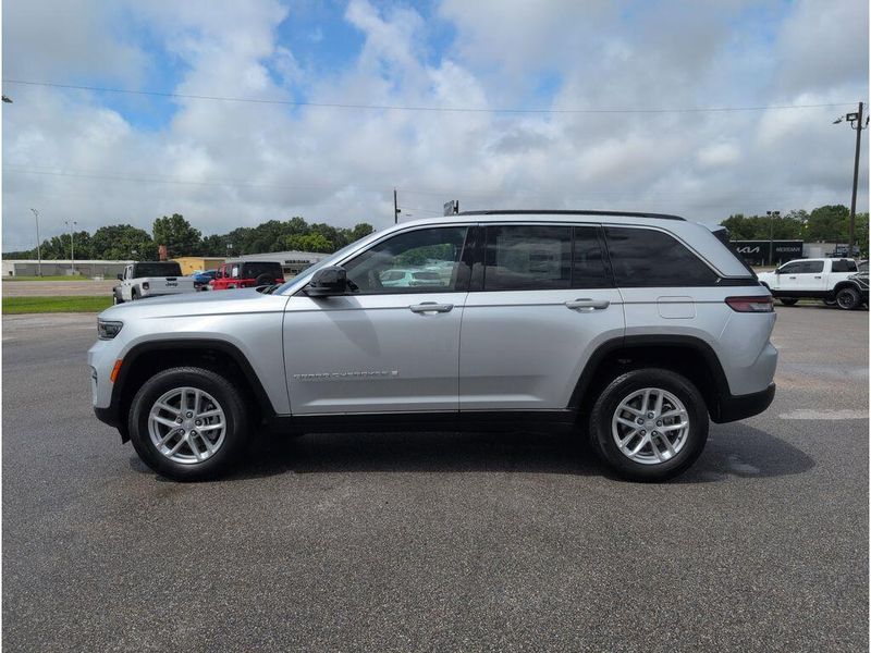 New 2025 Jeep Grand Cherokee Laredo X 4x2Image 2