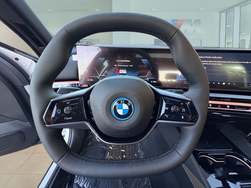 2025 BMW i5 xDrive40Image 22