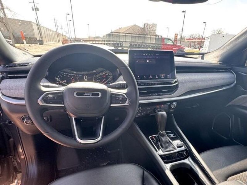 Used 2024 Jeep Compass LatitudeImage 10