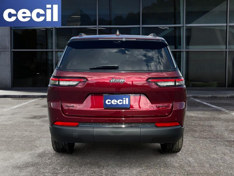 2025 Jeep Grand Cherokee Limited photo 2