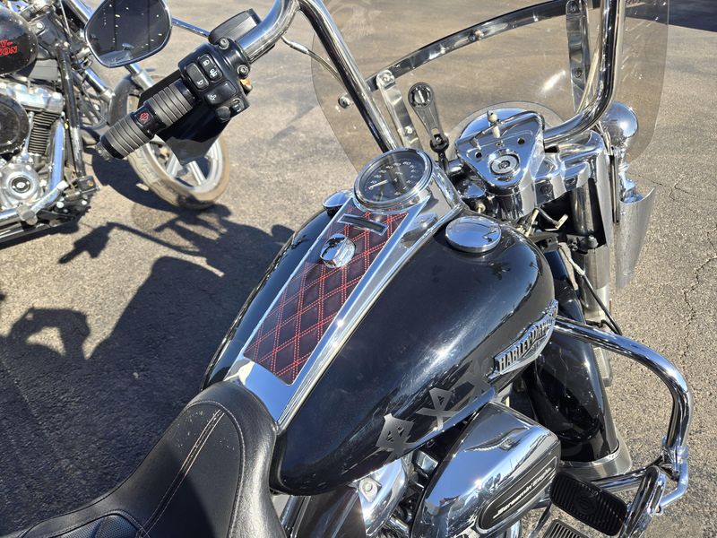 USED 2019 HARLEY ROAD KING Image 7
