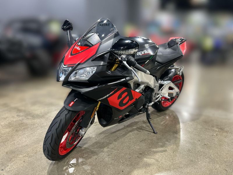 Used 2018 Aprilia RSV4 RF Image 17
