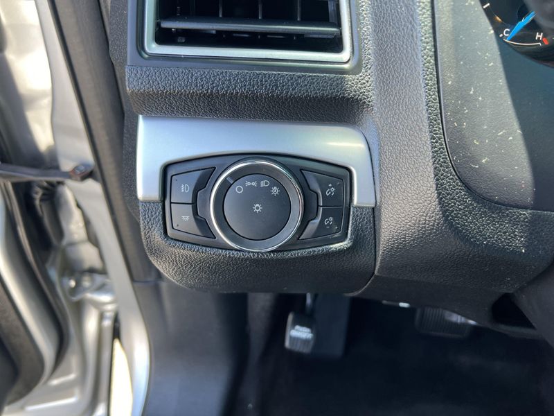 2016 Ford Explorer XLTImage 13