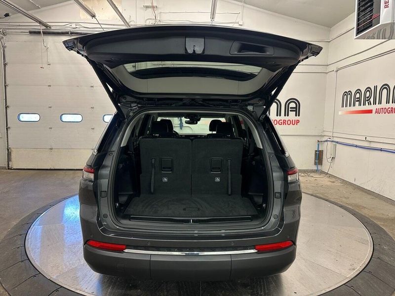2022 Jeep Grand Cherokee L LimitedImage 16