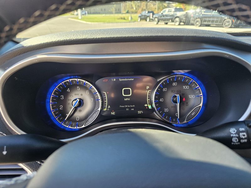 New 2026 Chrysler Pacifica Select AwdImage 5