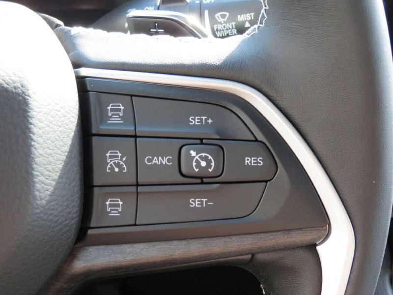 2021 Jeep Grand Cherokee L Limited 4x4 4dr SUVImage 15