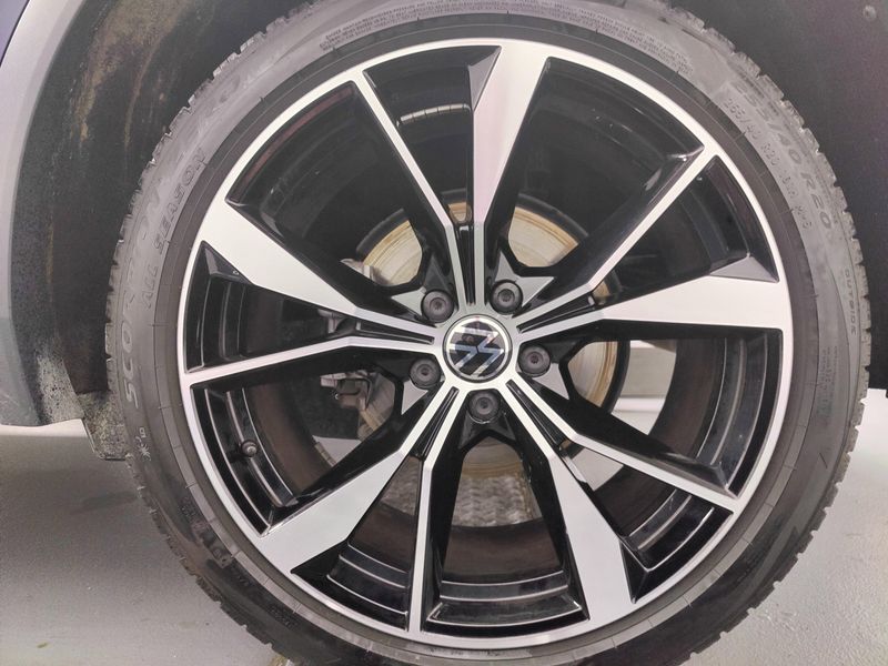 Used 2024 Volkswagen Tiguan AWD SEL R-Line w/Sunroof/NavImage 9