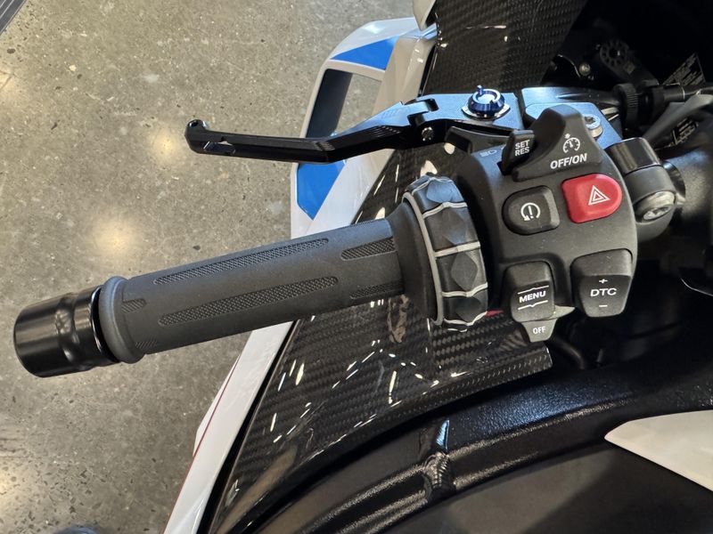 2025 BMW S 1000 RR - LIGHT WHITE 