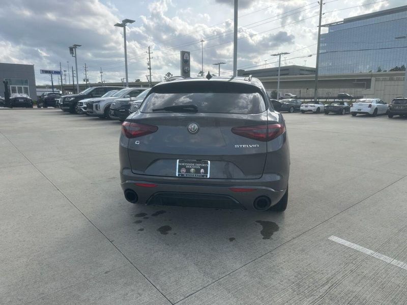 Used 2022 Alfa Romeo Stelvio VeloceImage 6