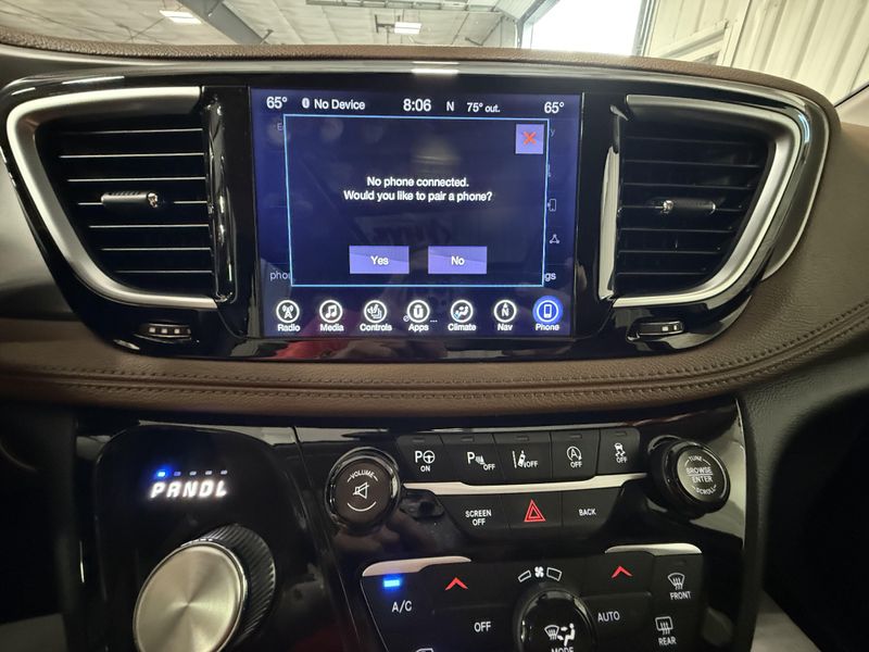 Used 2017 Chrysler Pacifica LimitedImage 31
