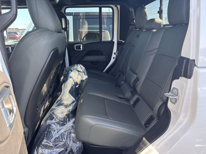 New 2026 Jeep Gladiator Mojave X 4x4Image 16