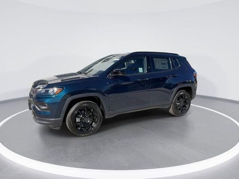 New 2026 Jeep Compass Latitude Altitude 4x4Image 4