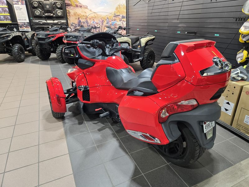USED 2013 CAN-AM SPYDER RT Image 5