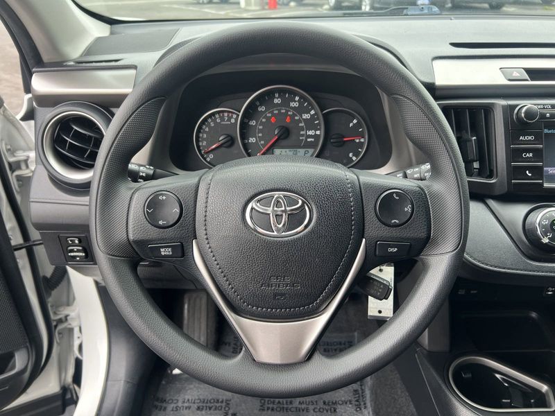 2016 Toyota RAV4 LEImage 9